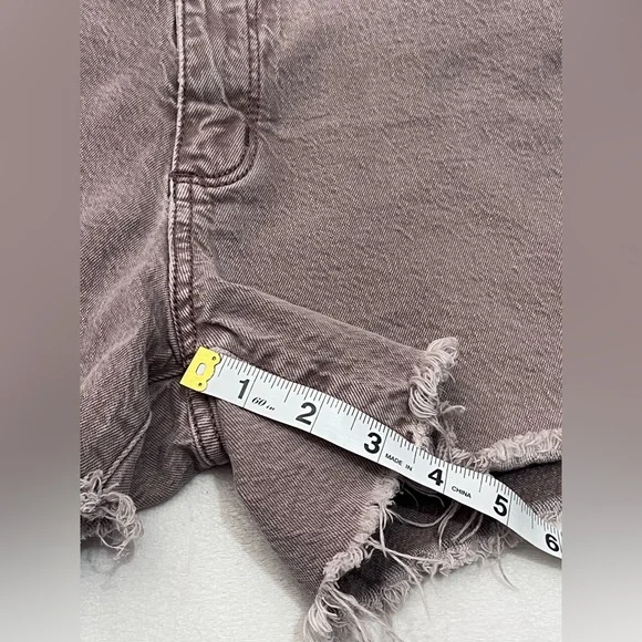 Universal Thread Women’s Distressed Frayed Vintage Midi Denim Mauve Shorts - Picture 7 of 16
